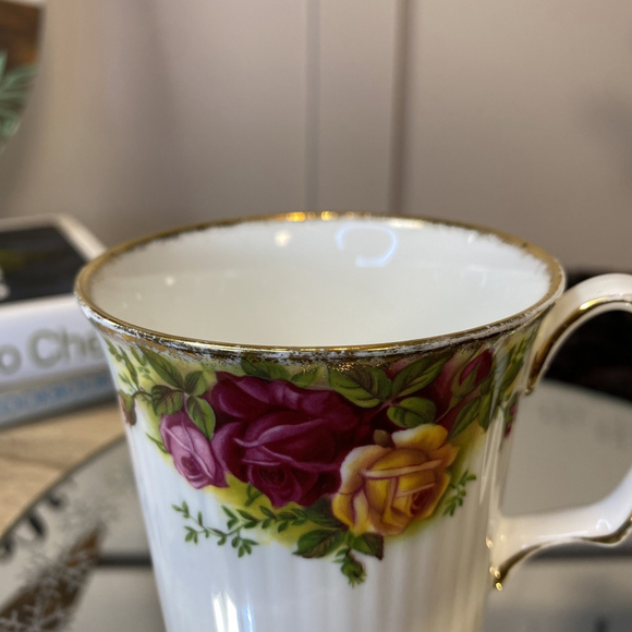 Royal Albert Old Country Roses Ribbed Bone China Coffee Tea Mug - Picture 2 of 6